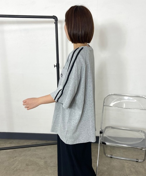 CRB(シーアールビー)の「袖ラインゲームビッグTシャツ(Tシャツ/カットソー・レディース・オフホワイト/グレー/ブラック・F)」の6枚目の写真
