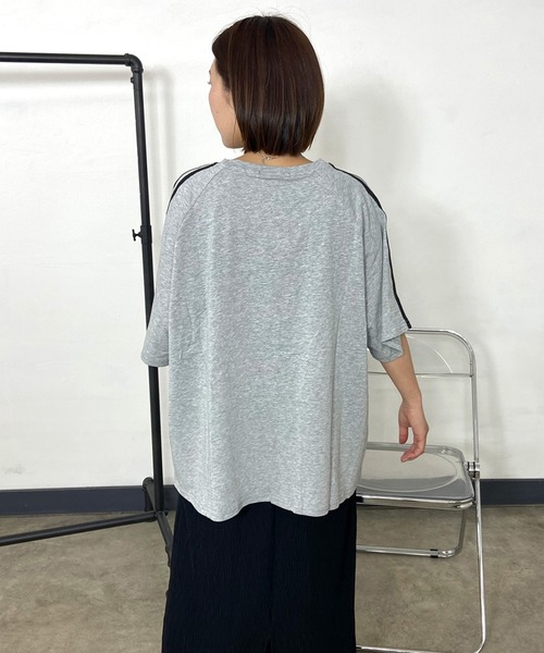 CRB(シーアールビー)の「袖ラインゲームビッグTシャツ(Tシャツ/カットソー・レディース・オフホワイト/グレー/ブラック・F)」の7枚目の写真