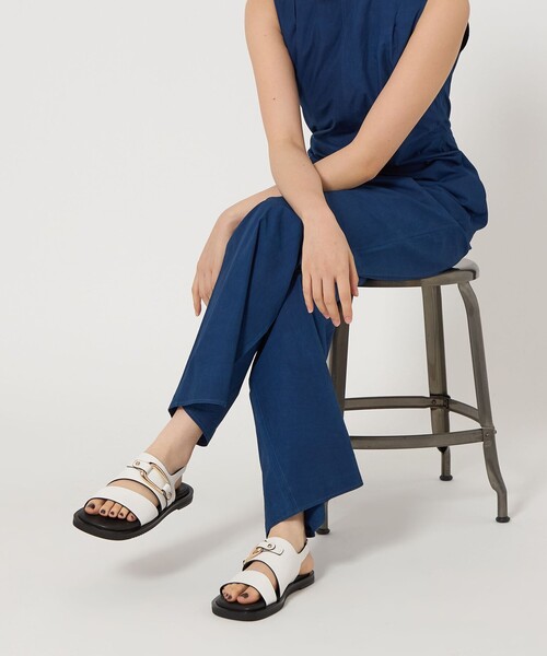 ODETTE E ODILE(オデットエオディール)の「オーバルバックル サンダル15↑(サンダル・レディース・ブラック/ホワイト・22cm/22.5cm/23cm/23.5cm/24cm/24.5cm/25cm)」の3枚目の写真