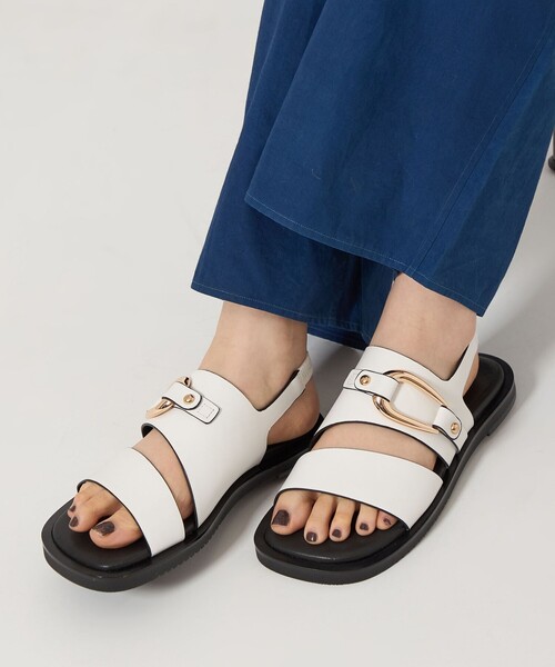 ODETTE E ODILE(オデットエオディール)の「オーバルバックル サンダル15↑(サンダル・レディース・ブラック/ホワイト・22cm/22.5cm/23cm/23.5cm/24cm/24.5cm/25cm)」の5枚目の写真