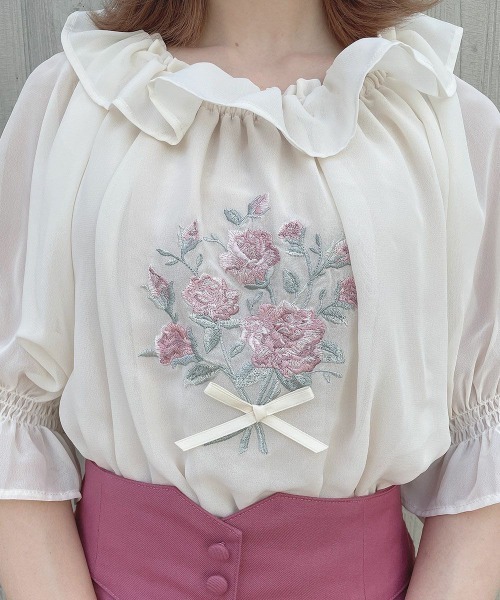 an another angelus（アンアナザーアンジェラス）の「ブーケ刺繍オフショルブラウス/ fint　フィント　夏服（Tシャツ/カットソー・レディース・ブルーグレー/オフホワイト・FREE）」の8枚目の写真