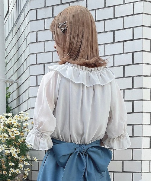 an another angelus（アンアナザーアンジェラス）の「ブーケ刺繍オフショルブラウス/ fint　フィント　夏服（Tシャツ/カットソー・レディース・ブルーグレー/オフホワイト・FREE）」の13枚目の写真