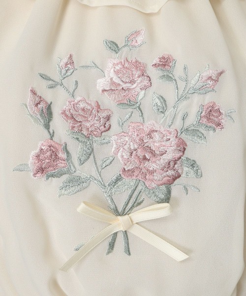 an another angelus（アンアナザーアンジェラス）の「ブーケ刺繍オフショルブラウス/ fint　フィント　夏服（Tシャツ/カットソー・レディース・ブルーグレー/オフホワイト・FREE）」の21枚目の写真