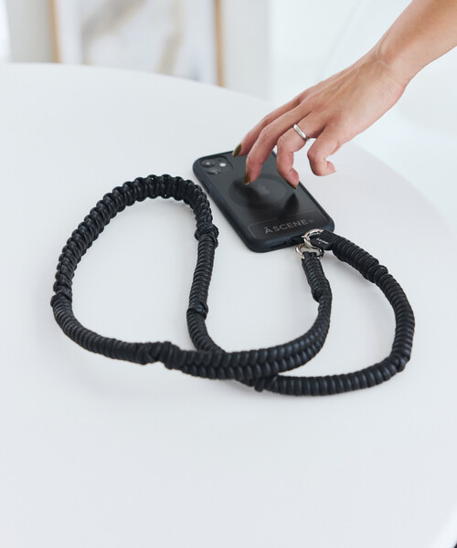 A SCENE(エーシーン)の「A SCENE/エーシーン 別注 DESIGN PARACORD SHOULDER Leather(スマホグッズ・メンズ・ブラック/ベージュ・ONE SIZE)」の17枚目の写真