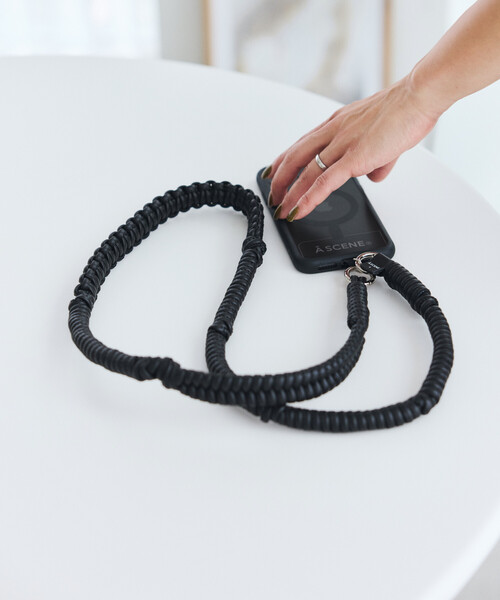 A SCENE(エーシーン)の「A SCENE/エーシーン 別注 DESIGN PARACORD SHOULDER Leather(スマホグッズ・メンズ・ブラック/ベージュ・ONE SIZE)」の13枚目の写真
