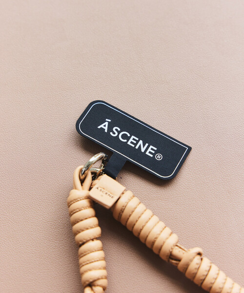 A SCENE(エーシーン)の「A SCENE/エーシーン 別注 DESIGN PARACORD SHOULDER Leather(スマホグッズ・メンズ・ブラック/ベージュ・ONE SIZE)」の5枚目の写真