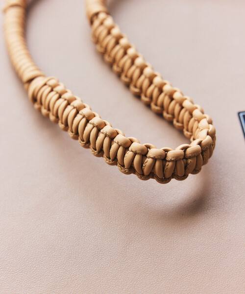A SCENE(エーシーン)の「A SCENE/エーシーン 別注 DESIGN PARACORD SHOULDER Leather(スマホグッズ・メンズ・ブラック/ベージュ・ONE SIZE)」の7枚目の写真