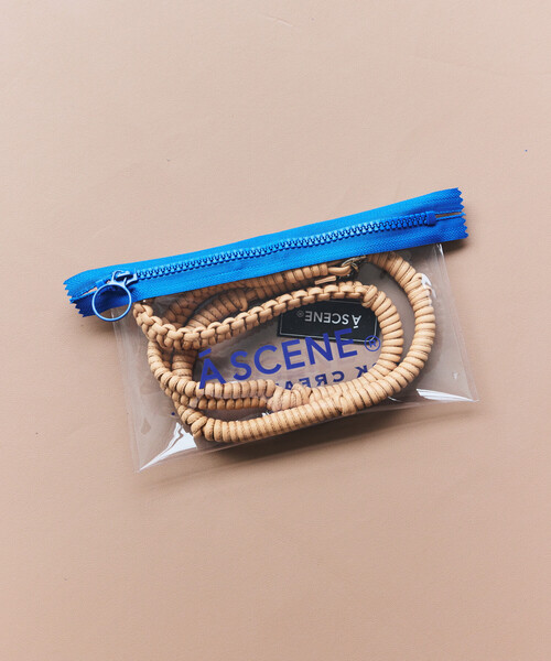 A SCENE(エーシーン)の「A SCENE/エーシーン 別注 DESIGN PARACORD SHOULDER Leather(スマホグッズ・メンズ・ブラック/ベージュ・ONE SIZE)」の9枚目の写真