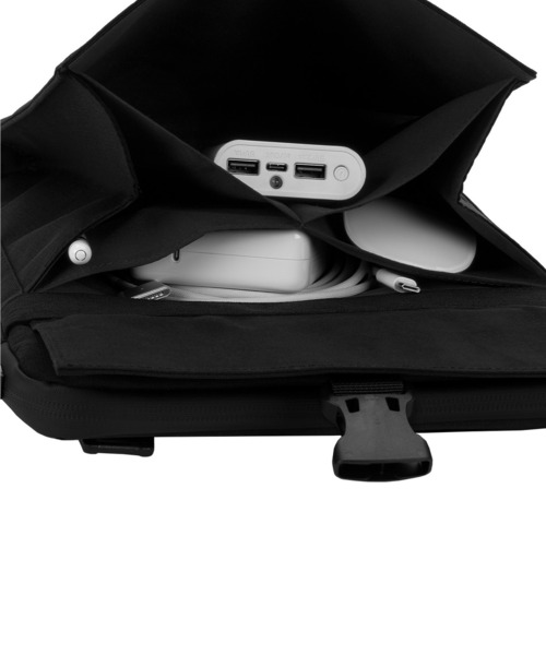 incase(インケース)の「INOM100746-BLK Incase Transfer Sleeve - Black(ショルダーバッグ・メンズ・ブラック・ONE SIZE)」の9枚目の写真