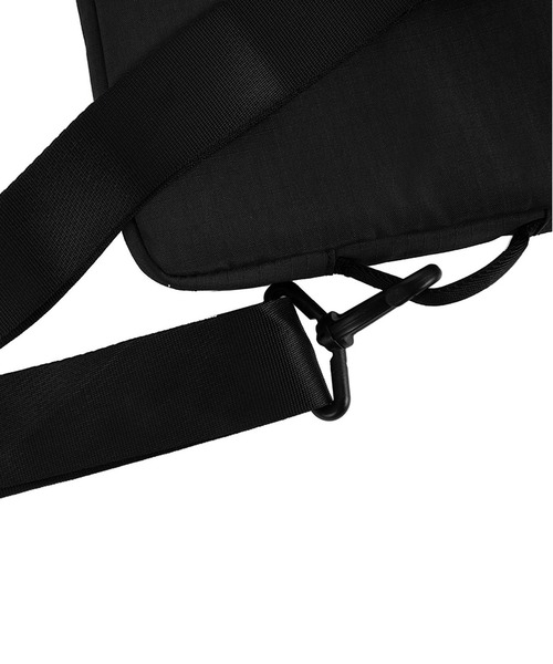 incase(インケース)の「INOM100746-BLK Incase Transfer Sleeve - Black(ショルダーバッグ・メンズ・ブラック・ONE SIZE)」の18枚目の写真