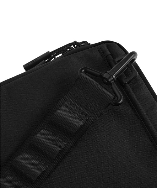 incase(インケース)の「INOM100746-BLK Incase Transfer Sleeve - Black(ショルダーバッグ・メンズ・ブラック・ONE SIZE)」の20枚目の写真