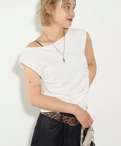 WHO'S WHO gallery（フーズフーギャラリー）の「【5色展開】マルチウェイギャザーオフショルノースリーブ（タンクトップ・レディース・オフホワイト/グレー/ブラック/バーガンディー/ネイビー・FREE）」の10枚目の写真