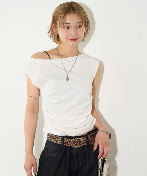 WHO'S WHO gallery（フーズフーギャラリー）の「【5色展開】マルチウェイギャザーオフショルノースリーブ（タンクトップ・レディース・オフホワイト/グレー/ブラック/バーガンディー/ネイビー・FREE）」の9枚目の写真