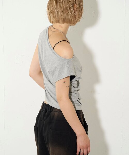 WHO'S WHO gallery（フーズフーギャラリー）の「【5色展開】マルチウェイギャザーオフショルノースリーブ（タンクトップ・レディース・オフホワイト/グレー/ブラック/バーガンディー/ネイビー・FREE）」の22枚目の写真