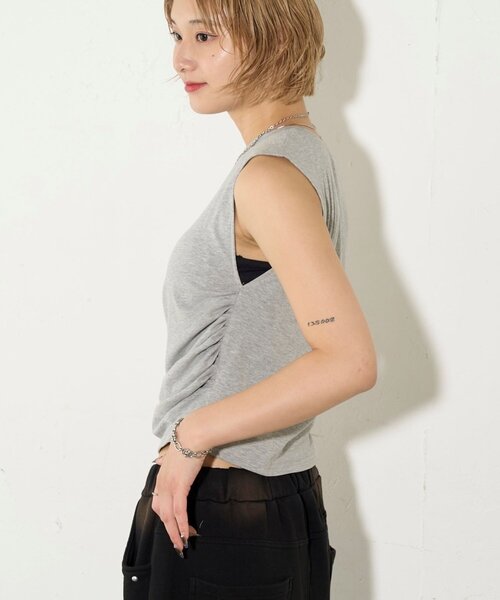 WHO'S WHO gallery（フーズフーギャラリー）の「【5色展開】マルチウェイギャザーオフショルノースリーブ（タンクトップ・レディース・オフホワイト/グレー/ブラック/バーガンディー/ネイビー・FREE）」の21枚目の写真