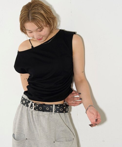 WHO'S WHO gallery（フーズフーギャラリー）の「【5色展開】マルチウェイギャザーオフショルノースリーブ（タンクトップ・レディース・オフホワイト/グレー/ブラック/バーガンディー/ネイビー・FREE）」の18枚目の写真