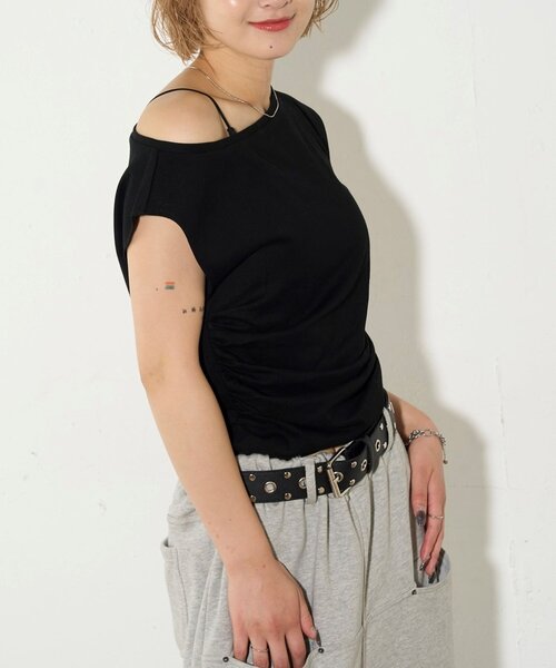 WHO'S WHO gallery（フーズフーギャラリー）の「【5色展開】マルチウェイギャザーオフショルノースリーブ（タンクトップ・レディース・オフホワイト/グレー/ブラック/バーガンディー/ネイビー・FREE）」の16枚目の写真