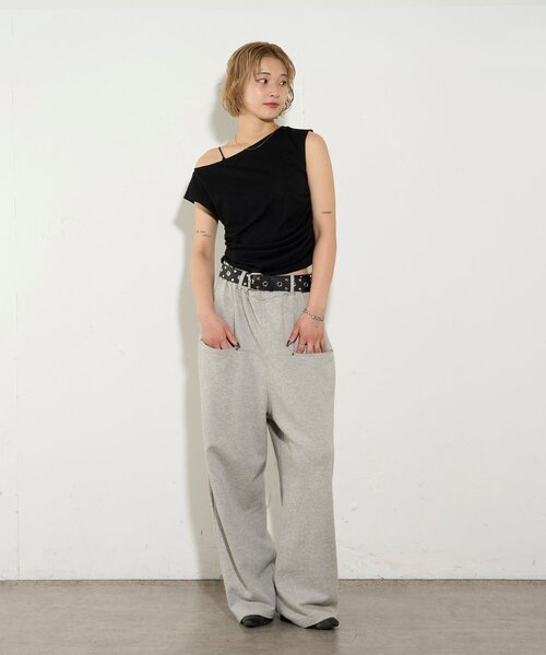 WHO'S WHO gallery（フーズフーギャラリー）の「【5色展開】マルチウェイギャザーオフショルノースリーブ（タンクトップ・レディース・オフホワイト/グレー/ブラック/バーガンディー/ネイビー・FREE）」の14枚目の写真