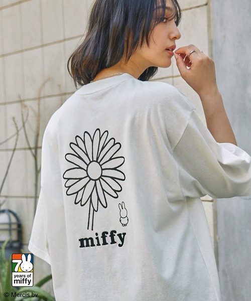 Miffy（ ミッフィー）の「【Miffy】 別注 ミッフィー グラフィック刺繍 半袖Tシャツ（Tシャツ/カットソー・レディース・ホワイト系/ブラック系/ブラック系1/ワイン系/スミクロ/オフホワイト・M/L）」の2枚目の写真