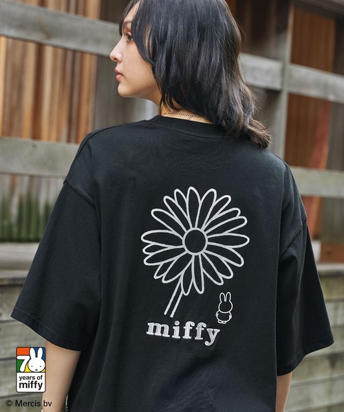 Miffy（ ミッフィー）の「【Miffy】 別注 ミッフィー グラフィック刺繍 半袖Tシャツ（Tシャツ/カットソー・レディース・ホワイト系/ブラック系/ブラック系1/ワイン系/スミクロ/オフホワイト・M/L）」の4枚目の写真