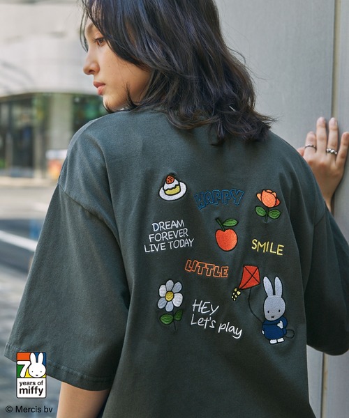 Miffy（ ミッフィー）の「【Miffy】 別注 ミッフィー グラフィック刺繍 半袖Tシャツ（Tシャツ/カットソー・レディース・ホワイト系/ブラック系/ブラック系1/ワイン系/スミクロ/オフホワイト・M/L）」の3枚目の写真