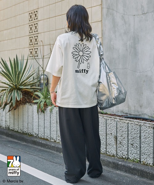 Miffy（ ミッフィー）の「【Miffy】 別注 ミッフィー グラフィック刺繍 半袖Tシャツ（Tシャツ/カットソー・レディース・ホワイト系/ブラック系/ブラック系1/ワイン系/スミクロ/オフホワイト・M/L）」の21枚目の写真