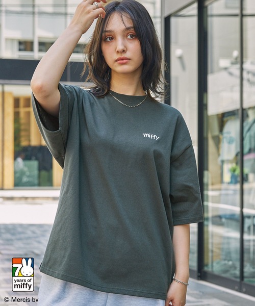 Miffy（ ミッフィー）の「【Miffy】 別注 ミッフィー グラフィック刺繍 半袖Tシャツ（Tシャツ/カットソー・レディース・ホワイト系/ブラック系/ブラック系1/ワイン系/スミクロ/オフホワイト・M/L）」の22枚目の写真