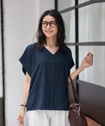 STYLE DELI（スタイルデリ）の「薄手でシルキーなドレープVネックブラウス（シャツ/ブラウス）」