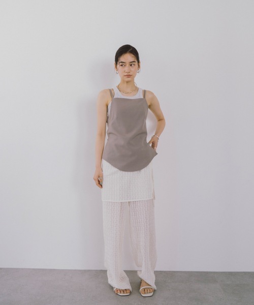 DRWCYS(ドロシーズ)の「バックディテールキャミトップス(キャミソール・レディース・ブラック/ベージュ・FREE)」の16枚目の写真