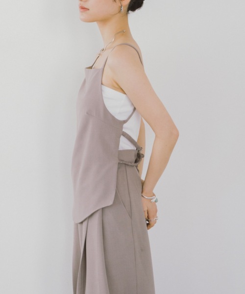 DRWCYS(ドロシーズ)の「バックディテールキャミトップス(キャミソール・レディース・ブラック/ベージュ・FREE)」の14枚目の写真