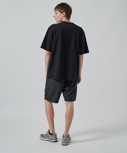 WHITE MOUNTAINEERING(ホワイトマウンテニアリング)の「【White Mountaineering】別注 ONE EYELET ACTIVE SHORTS(その他パンツ・メンズ・ダークグレー/ブラック・2)」の5枚目の写真