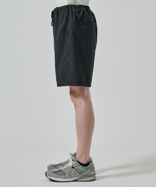 WHITE MOUNTAINEERING(ホワイトマウンテニアリング)の「【White Mountaineering】別注 ONE EYELET ACTIVE SHORTS(その他パンツ・メンズ・ダークグレー/ブラック・2)」の10枚目の写真
