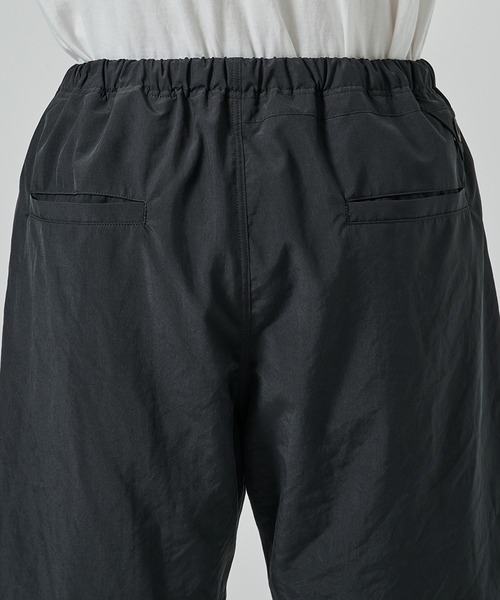WHITE MOUNTAINEERING(ホワイトマウンテニアリング)の「【White Mountaineering】別注 ONE EYELET ACTIVE SHORTS(その他パンツ・メンズ・ダークグレー/ブラック・2)」の12枚目の写真
