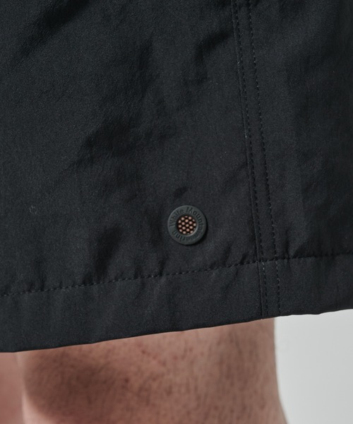 WHITE MOUNTAINEERING(ホワイトマウンテニアリング)の「【White Mountaineering】別注 ONE EYELET ACTIVE SHORTS(その他パンツ・メンズ・ダークグレー/ブラック・2)」の17枚目の写真
