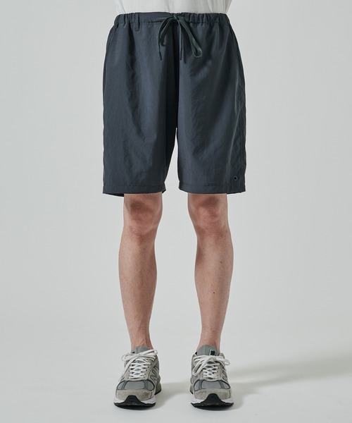 WHITE MOUNTAINEERING(ホワイトマウンテニアリング)の「【White Mountaineering】別注 ONE EYELET ACTIVE SHORTS(その他パンツ・メンズ・ダークグレー/ブラック・2)」の20枚目の写真