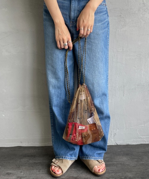 JEANS FACTORY （ジーンズファクトリー）の「[ODDMENT/オッドメント] ネット 巾着ポーチ（ショルダーバッグ・レディース・カーキ/オリーブ・ONE SIZE）」の4枚目の写真