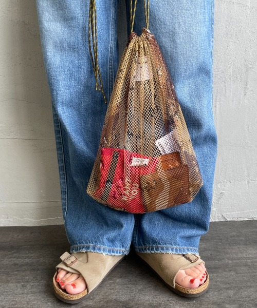 JEANS FACTORY （ジーンズファクトリー）の「[ODDMENT/オッドメント] ネット 巾着ポーチ（ショルダーバッグ・レディース・カーキ/オリーブ・ONE SIZE）」の3枚目の写真