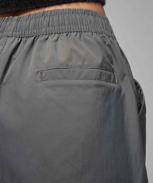 JORDAN BRAND(ジョーダンブランド)の「ジョーダン フライト シカゴ ウィメンズ パラシュート パンツ / Jordan Flight Chicago Women's Parachute Pants HM6145-068 Iron Grey(その他パンツ・レディース・グレー系その他・XL/L/XS/S/M)」の11枚目の写真