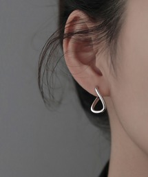 TONE SELECT GOODS（トーンセレクトグッズ）の「urbanfemine./ツイストデザインピアス U7573（ピアス（両耳用））」