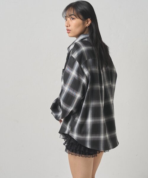 WHO'S WHO gallery（フーズフーギャラリー）の「KOOKYNオンブレチェックシャツ（シャツ/ブラウス・メンズ・ブラック/ネイビー・LARGE/MEDIUM）」の6枚目の写真