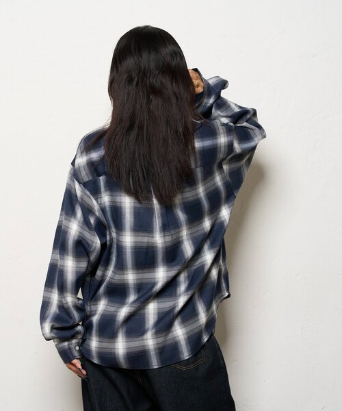 WHO'S WHO gallery（フーズフーギャラリー）の「KOOKYNオンブレチェックシャツ（シャツ/ブラウス・メンズ・ブラック/ネイビー・LARGE/MEDIUM）」の11枚目の写真