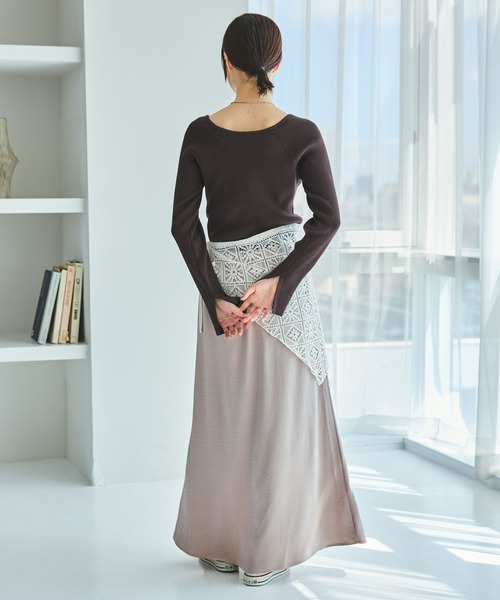 LAKOLE（ラコレ）の「サテンスカート / 582560（スカート・レディース・グレイッシュベージュ/ブラウン/チャコール・LARGE/MEDIUM）」の14枚目の写真