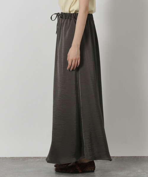 LAKOLE（ラコレ）の「サテンスカート / 582560（スカート・レディース・グレイッシュベージュ/ブラウン/チャコール・LARGE/MEDIUM）」の4枚目の写真
