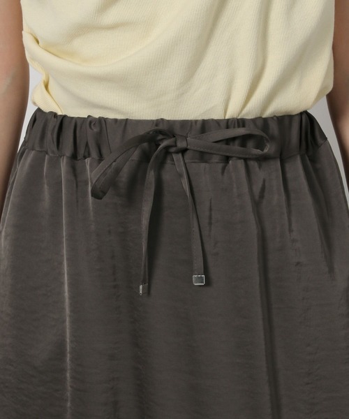 LAKOLE（ラコレ）の「サテンスカート / 582560（スカート・レディース・グレイッシュベージュ/ブラウン/チャコール・LARGE/MEDIUM）」の6枚目の写真