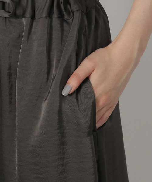 LAKOLE（ラコレ）の「サテンスカート / 582560（スカート・レディース・グレイッシュベージュ/ブラウン/チャコール・LARGE/MEDIUM）」の7枚目の写真