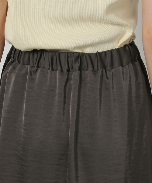 LAKOLE（ラコレ）の「サテンスカート / 582560（スカート・レディース・グレイッシュベージュ/ブラウン/チャコール・LARGE/MEDIUM）」の9枚目の写真