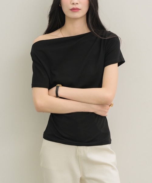 NEUNA（ヌナ）の「ワンショルハーフスリーブトップス（Tシャツ/カットソー・レディース・ベージュ/ブラック/オフホワイト/イエロー・FREE）」の22枚目の写真