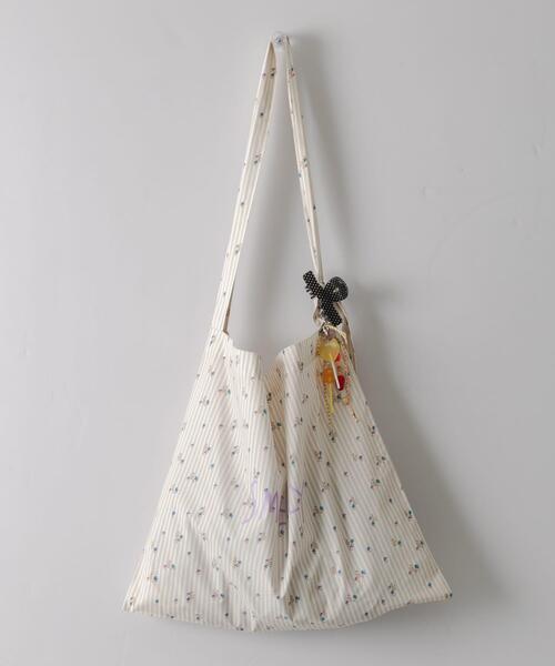 SMELLY(スメリー)の「プリントショルダーバッグ(ショルダーバッグ・レディース・ブラック/イエロー系その他/ブルー系その他/ベージュ系その他/ホワイト系その他・SMALL)」の4枚目の写真