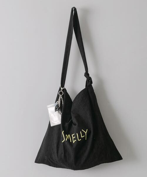 SMELLY(スメリー)の「プリントショルダーバッグ(ショルダーバッグ・レディース・ブラック/イエロー系その他/ブルー系その他/ベージュ系その他/ホワイト系その他・SMALL)」の3枚目の写真