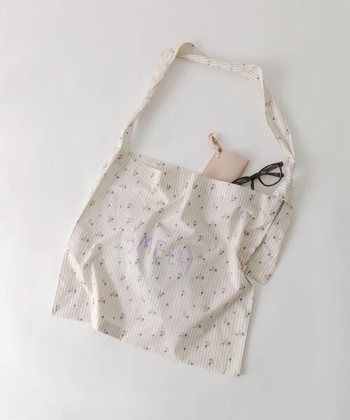 SMELLY(スメリー)の「プリントショルダーバッグ(ショルダーバッグ・レディース・ブラック/イエロー系その他/ブルー系その他/ベージュ系その他/ホワイト系その他・SMALL)」の6枚目の写真